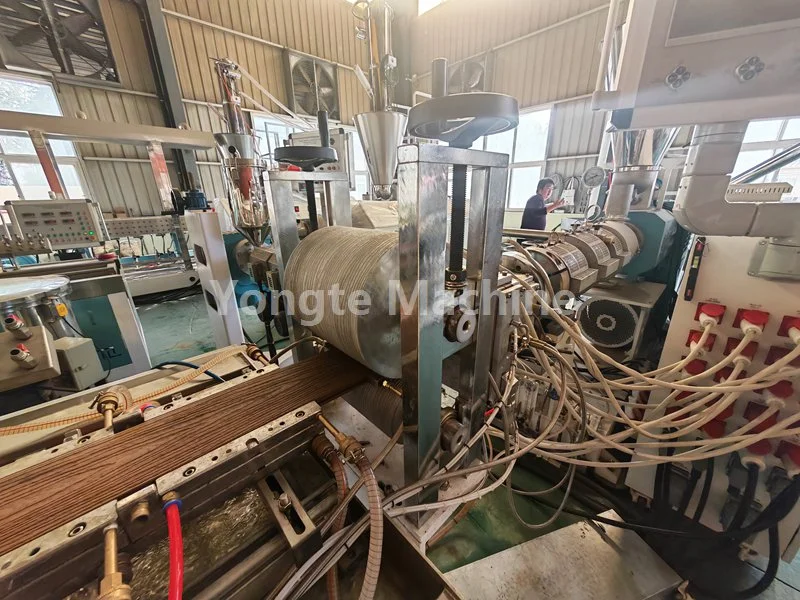 Soluție pentru problemele de producție a extruderelor WPC