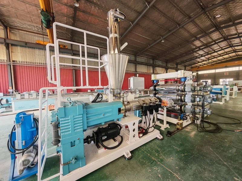 Linie de extrudare a foii PVC de 600 mm pentru clientul din China