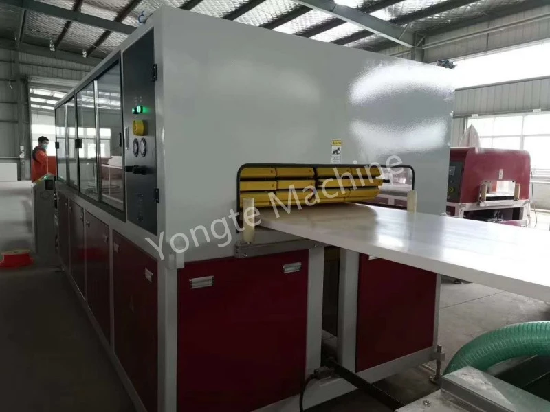 Mașină de fabricare a ușilor din PVC din Bangladesh