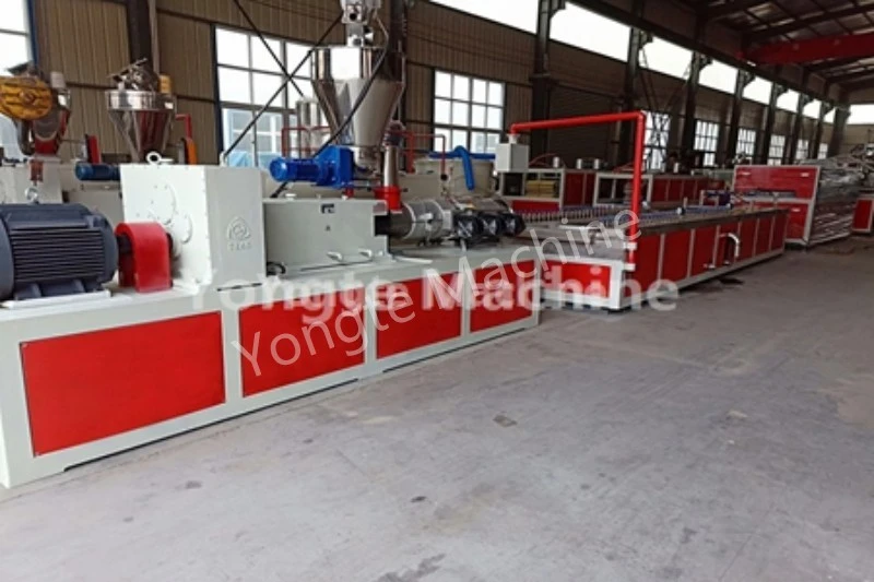 China Mașină cu panouri de perete WPC de înaltă eficiență