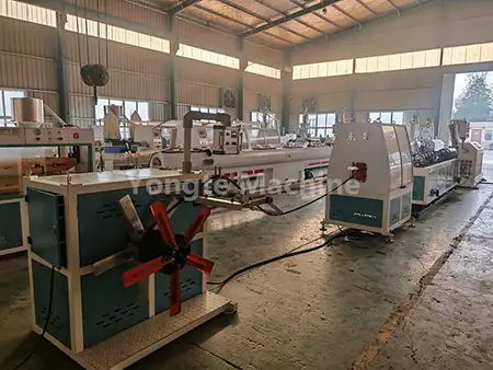 Mașină pentru țevi de spumă