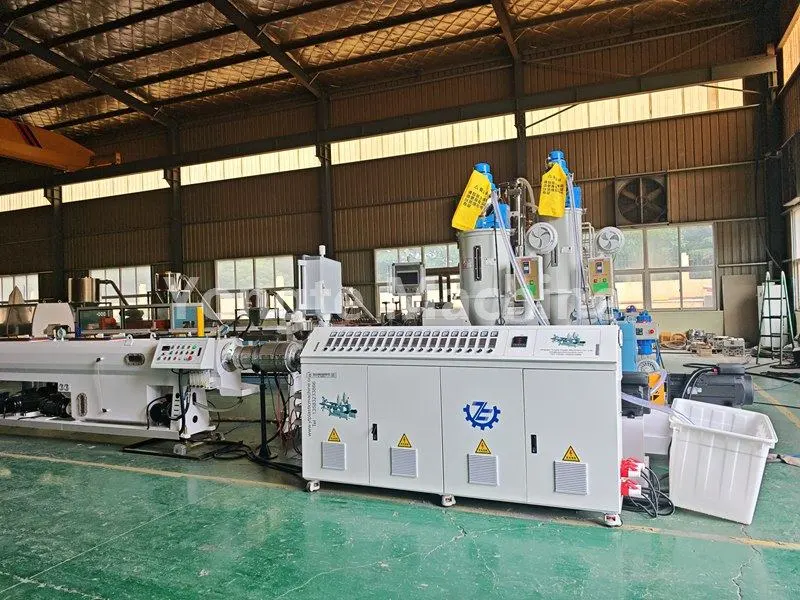 Extruder pentru țevi PE