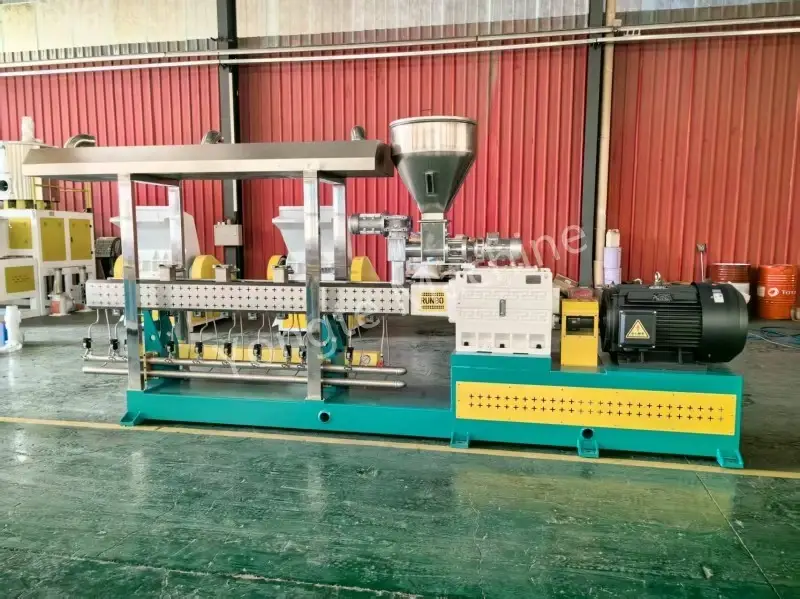 Extruder pentru reciclare PET vândut unui client din China