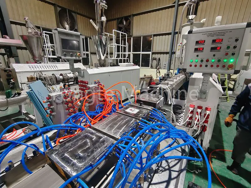 Linie de extrudare a lemnului de plastic