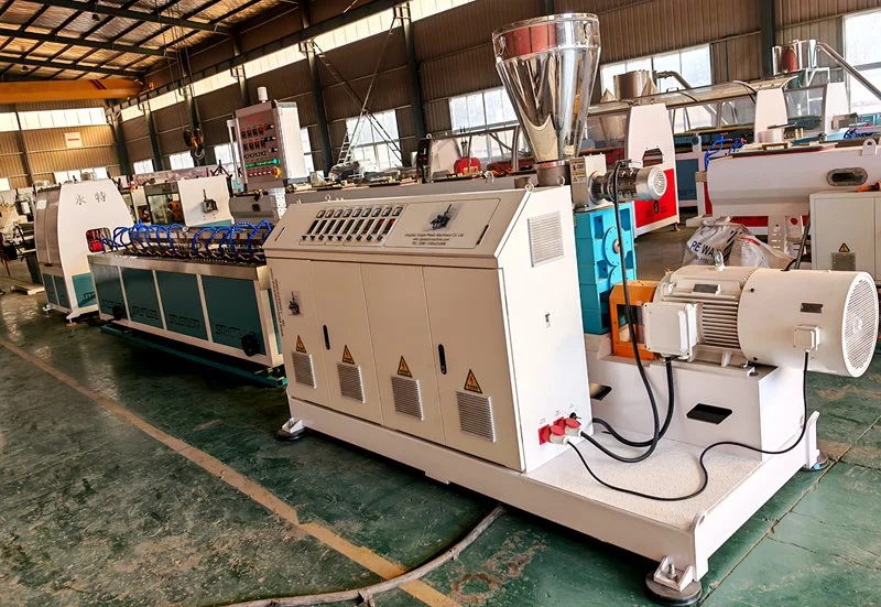 Mașină de fabricat furtunuri de înmuiere de cauciuc