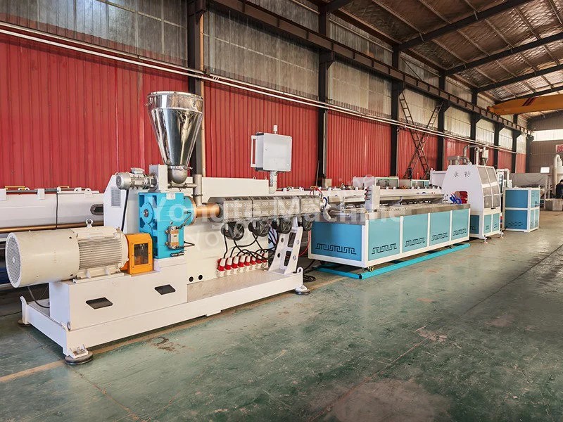 Mașină de fabricat furtunuri de irigare prin picurare