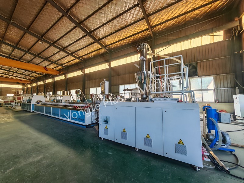 Linie de extrudare WPC