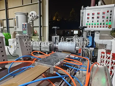 Mașină de fabricat gard WPC